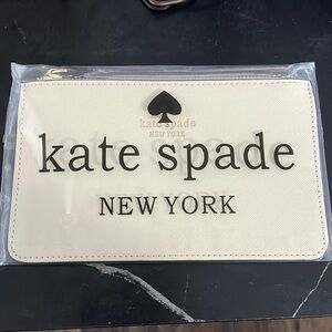 Kate Spade New York ♠️Cream Wrist Wallet
